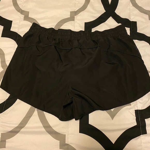 Black shorts - Picture 2 of 2